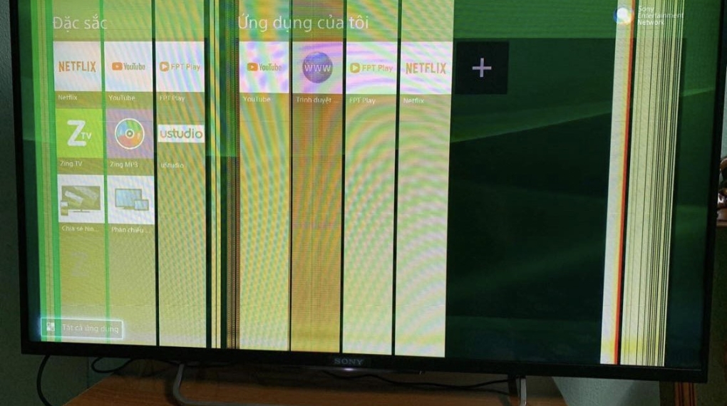 Dấu hiệu nhận biết tivi Sony bị sọc ngang màn hình Sọc ngang rõ nét, chia cắt màn hình 