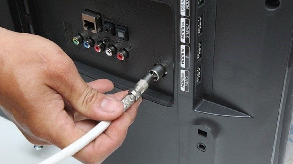 Nguyên nhân tivi Sony không lên nguồn do dây cắm hỏng